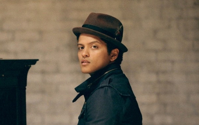looking, child, clothing, standing, hat, men, 720P, portrait, childhood, Bruno Mars, one person, wall - building feature, males, Singers, hood - clothing