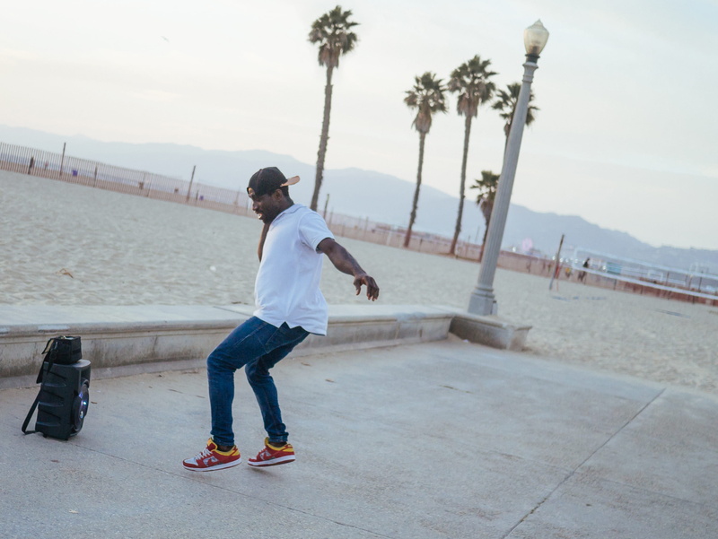 street dancing, red shoes, black person, lifestyles, young men, venice beach, los angeles, standing, nature, day, outdoors, tree, young adult, 2K, united states