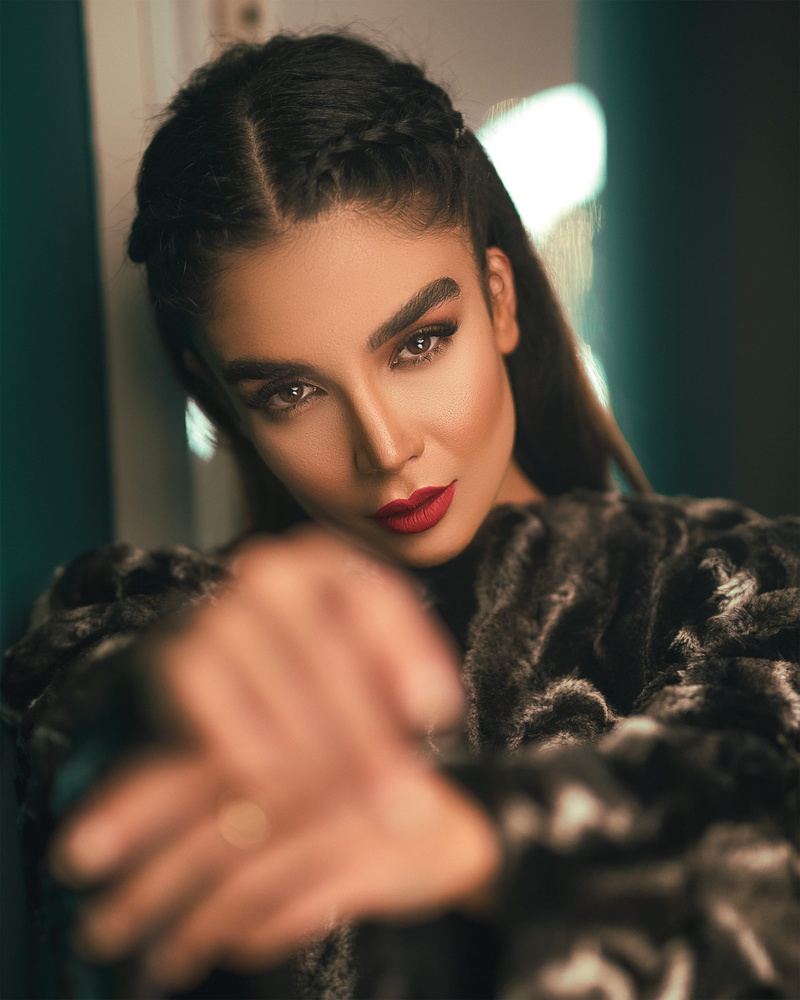 lip, sleeve, leisure activity, woman, finger, female, wearing, beautiful woman, human, overcoat, gray, robe, mouth, person, portrait, beauty, front view