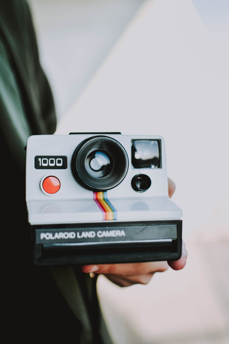 hand, camera, land, photography Themes, polaroid, reflection, tech, lens, men, lens - Optical Instrument, technology, professional Occupation, human Hand