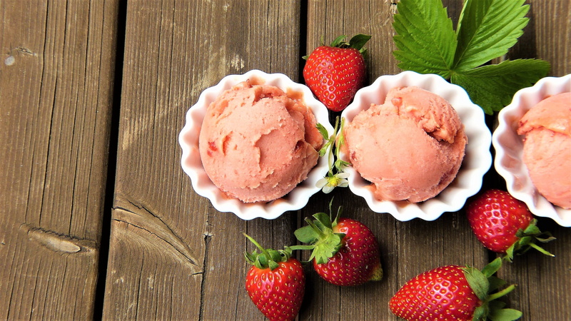 ice cream parlour, ice, healthy eating, self-made, freshness, diet, frozen sweet food, dessert, sugar-, still life, delicious, strawberry ice cream, sweet