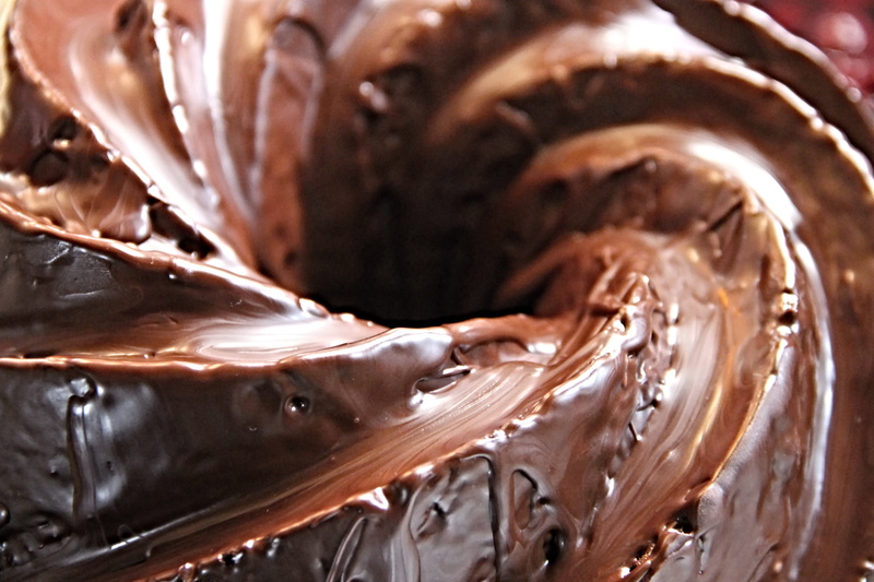 luck, food and drink, hand, one person, chocolate cake, chocolate, joy, sugar, frisch, candy, celebration, sweet food, small cakes, bake, refreshment, cake