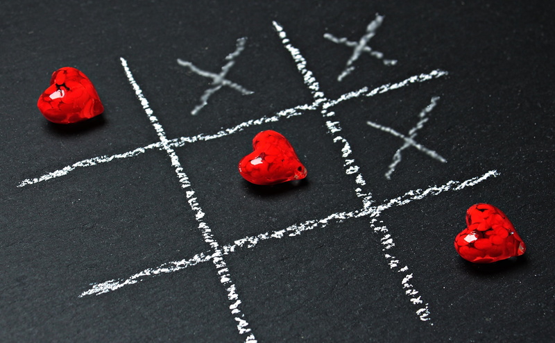 white color, Relationship, red, heart, tic tac toe, teamwork, Game, sports team, blackboard, sport, stones, wins, creativity, cooperation, chalk drawing