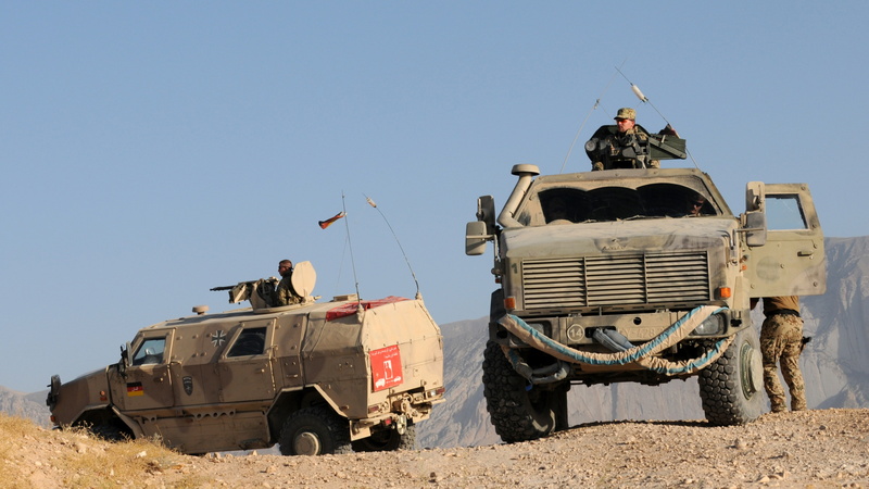 battle, two, infantry mobility vehicle, Bundeswehr, trucks, Afghanistan, MPPV PC, ATF Dingo, soldier, KMW, brown, beige, photo, daytime, 4K