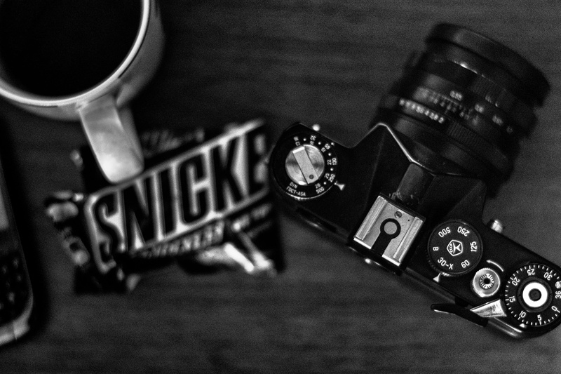 camera - Photographic Equipment, old, old-fashioned, high angle view, photo, style, retro Styled, chocolate, selective focus, cup, black and white, still life
