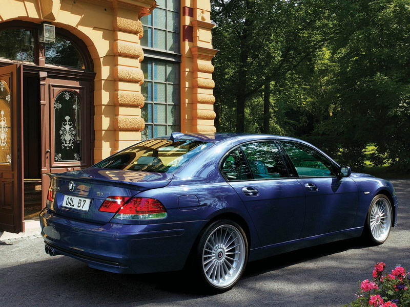 car, tree, manu, building exterior, no people, transportation, building, day, architecture, street, plant, nature, built structure, bmw, vintage car, 720P