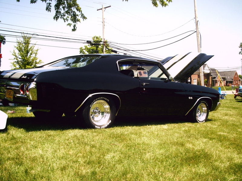 land, motor vehicle, transportation, no people, green color, sky, Chevrolet Chevelle SS, luxury, mode of transportation, Black Car, retro styled, Car, architecture