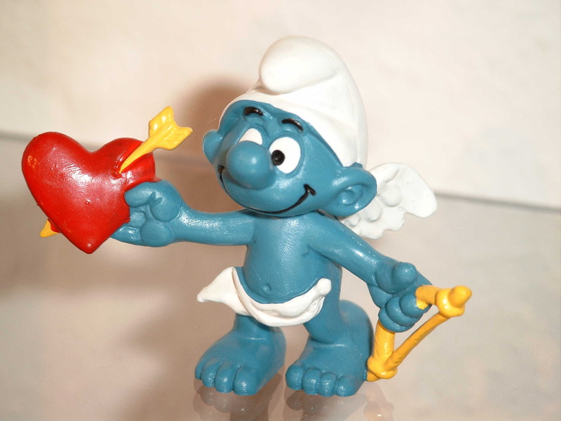 toy, figurine, Smurfs, Heart, Love, Smurf, arrow, studio shot, Amor, indoors, technology, close-up, single object, shadow, plastic, still life, no people