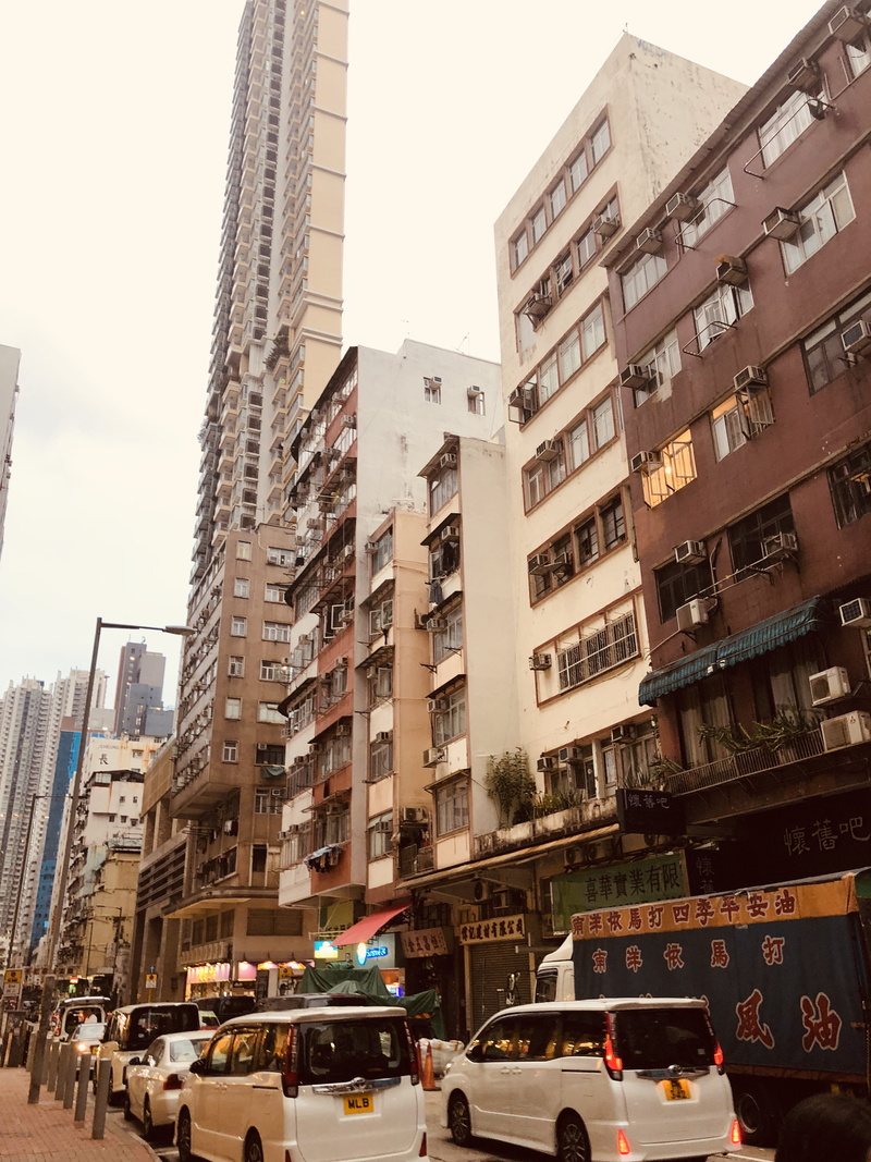 brown, land vehicle, urban, apartment, built structure, transportation, motor vehicle, vehicle, near, incidental people, mode of transportation, traffic