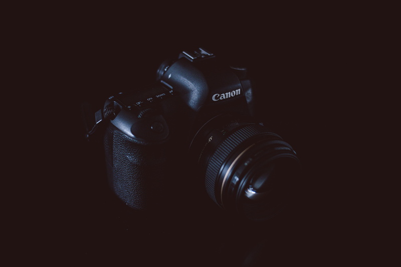 lens cap, black, single object, photographic equipment, 5K, monitor, technology, close-up, white, screen, electronics, strap, camera - photographic equipment