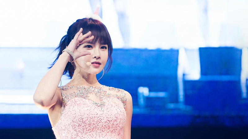 beautiful woman, young adult, bangs, women, looking away, focus on foreground, hair, looking, indoors, front view, Boram, standing, hairstyle, beauty, one person