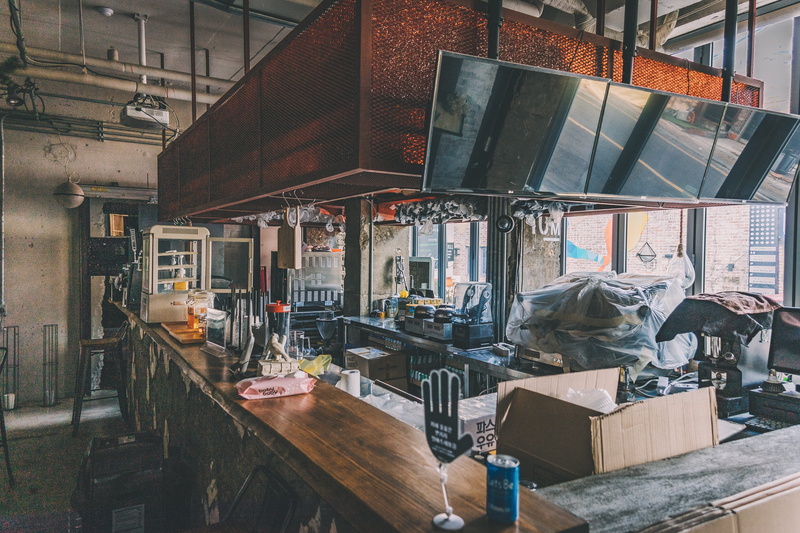 machine, south korea, bottle, arrangement, wood, workshop, hardwood, cafeteria, building, itaewon 2(i)-dong, lab, built structure, box, wooden, occupation