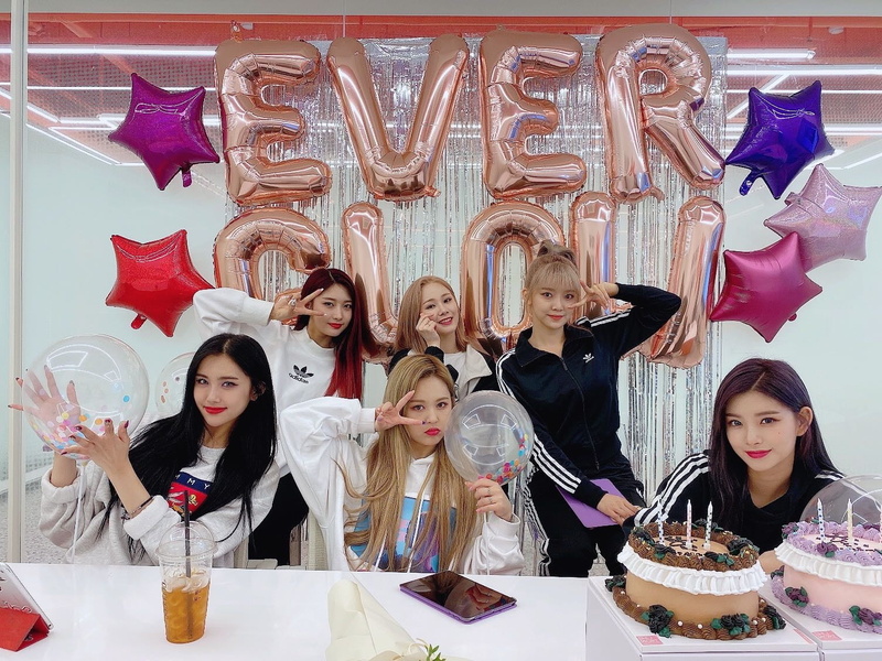 E:U (Park Jiwon), EVERGLOW, Sihyeon (Kim Sihyeon), Onda (Jo Serim), Aisha (Heo Yoorim), Wang Yiren, 720P, Mia (Han Eunji), K-pop