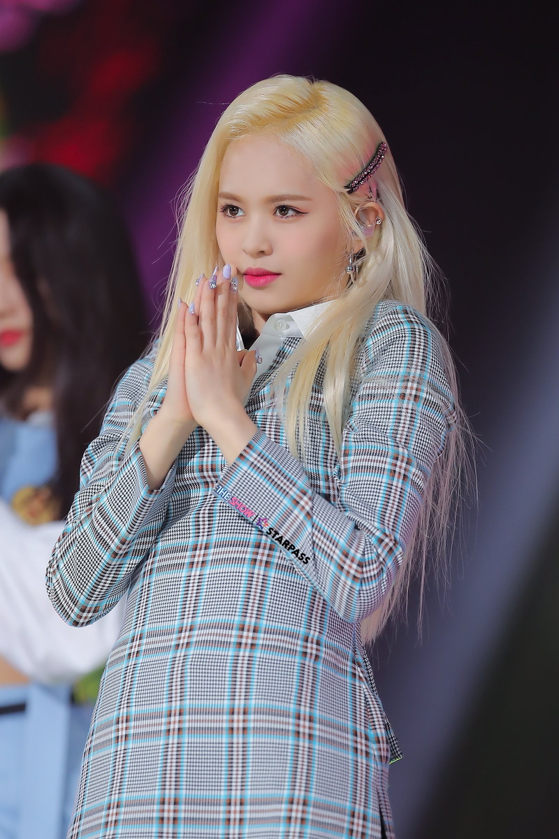 E:U (Park Jiwon), K-pop, 2K, EVERGLOW