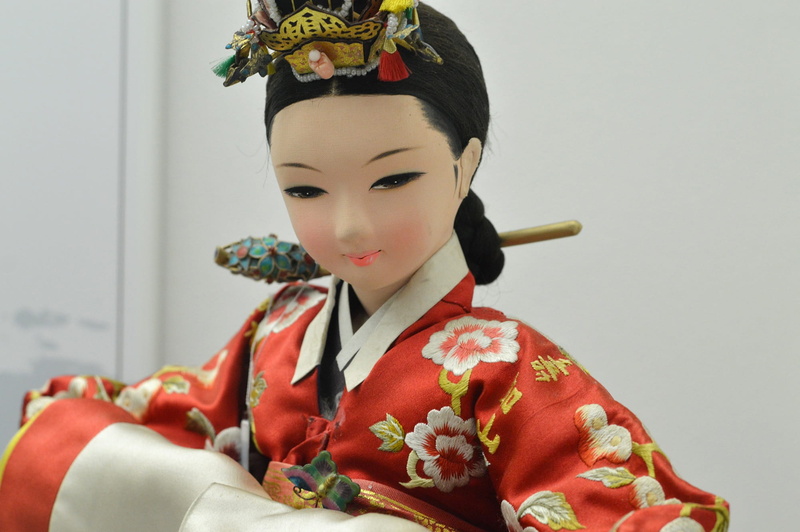 one person, people, beautiful woman, red, lifestyles, one woman only, Traditional Clothing, make-up, indoors, front view, Korea, looking at camera, young adult