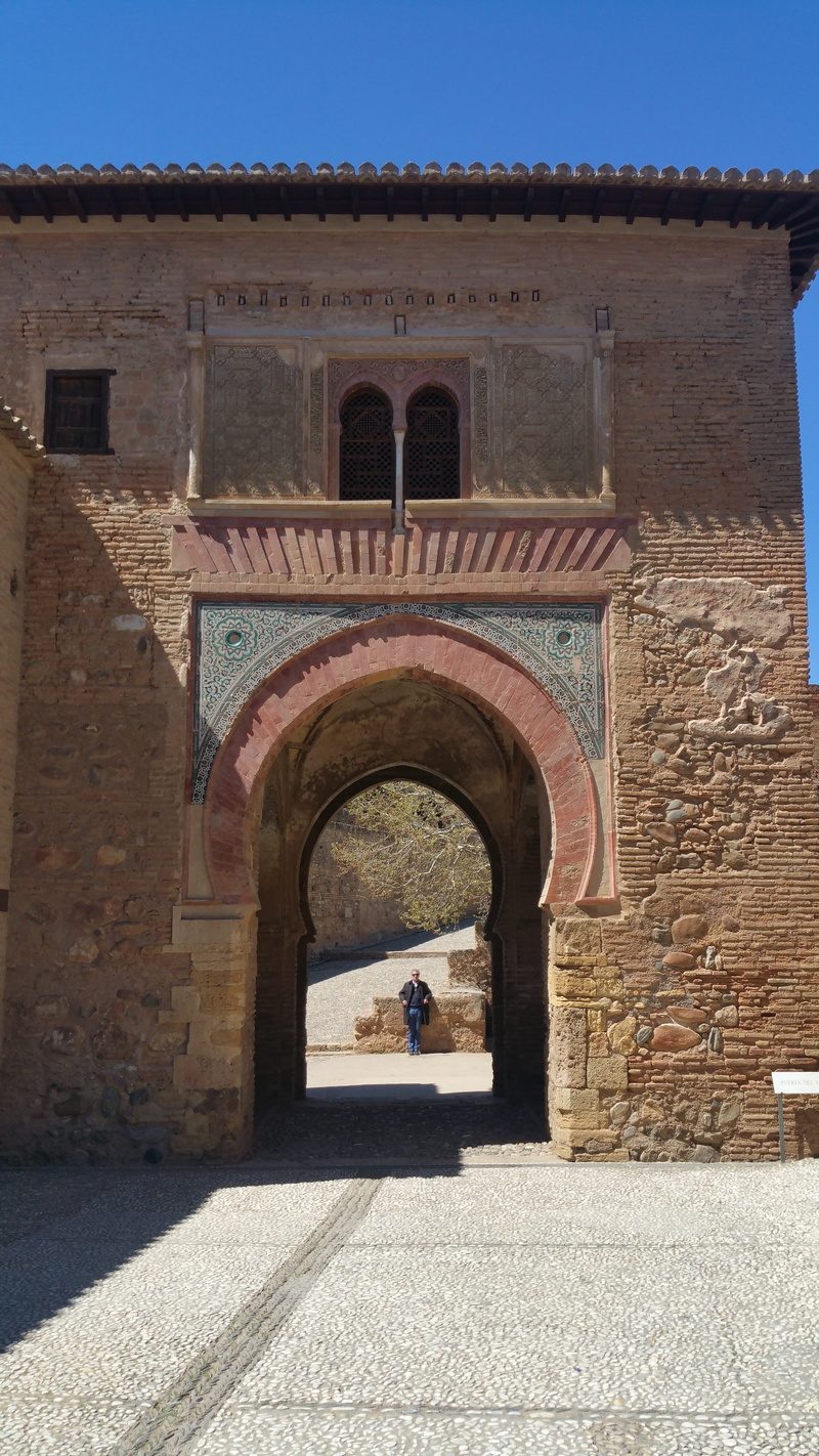 landmark, 5K, the way forward, incidental people, brick, fortress, sky, royal, architecture, shadow, alhambra, panorama, calat alhamra, history, the past