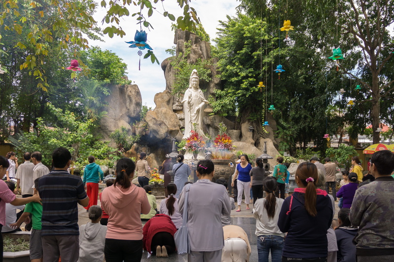 representation, outdoors, belief, large group of people, women, nature, plant, tree, lifestyles, Hochiminh City, 5K, Buddha, day, sculpture, sitting, built structure