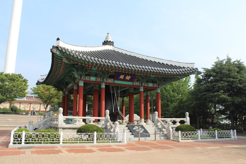 built structure, clear sky, plant, no people, belief, spirituality, architecture, tree, roof, nature, 5K, place of worship, pusan civil servant, courtyard