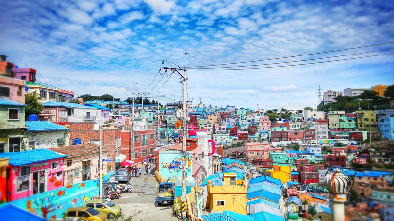 cloud - sky, outdoors, incidental people, architecture, building, multi colored, cable, mode of transportation, residential district, 2K, sky, city life