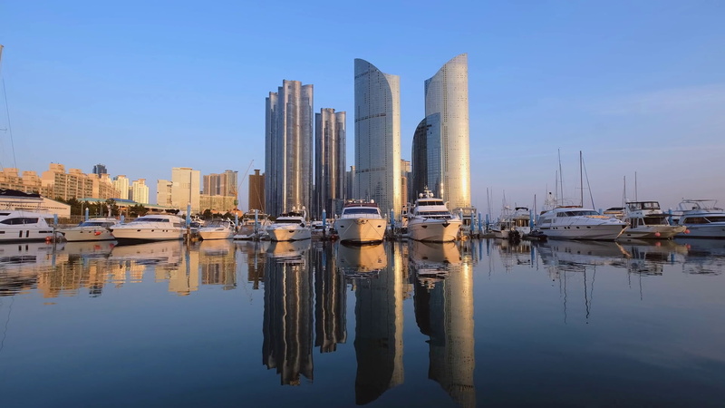nautical vessel, marina, moored, tall - high, water, harbor, with, built structure, transportation, sailboat, mode of transportation, waterfront, yacht