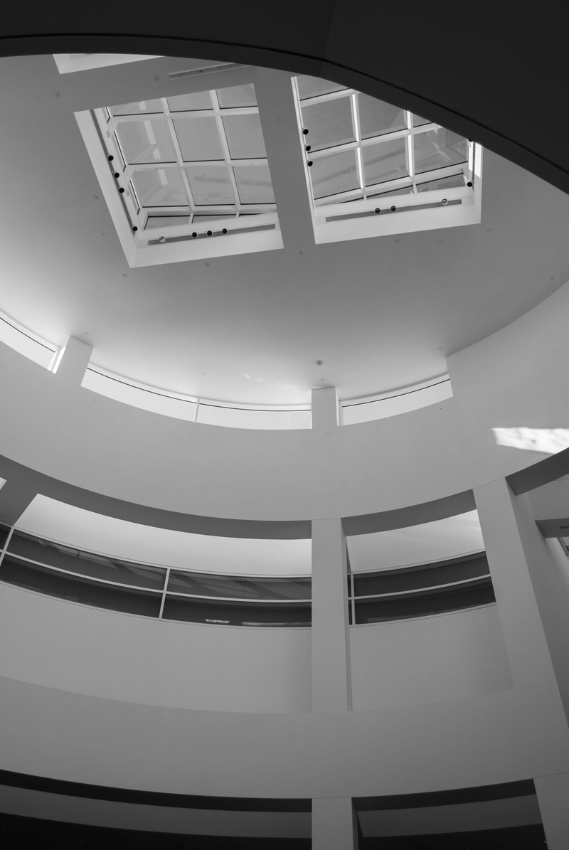 illuminated, pattern, etats-unis, architectural feature, californie, musee, richard meier, vault ceiling, campus, low angle view, lighting equipment, in a row