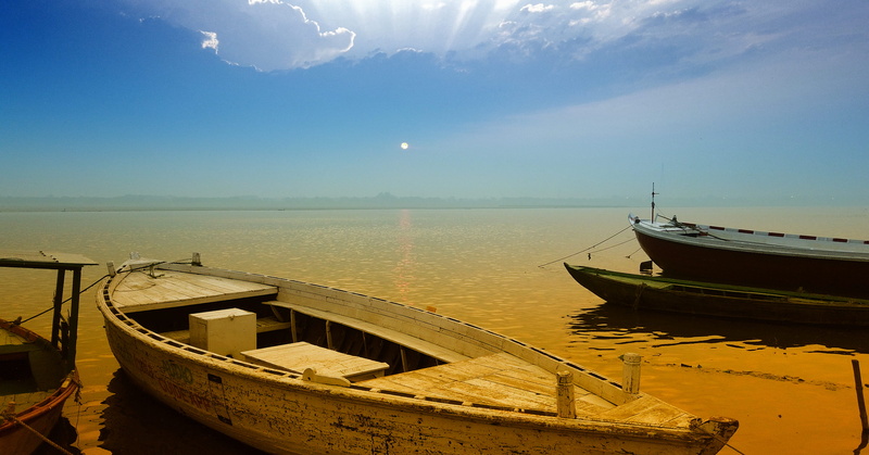 fishing boat, dinghy, barge, canoe, horizon over water, dock, beauty in nature, vehicle, nautical vessel, no people, port, sea, scenics - nature, nature