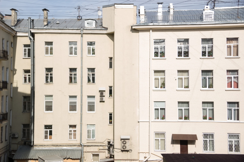 Sun, built structure, Street, low angle view, architecture, city, balcony, repetition, building, 5K, sunlight, history, wall house, Wall, full frame, nature