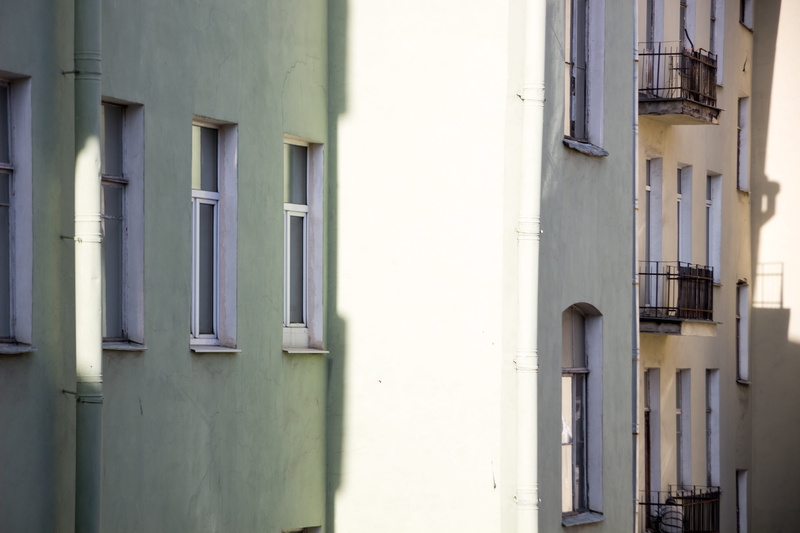 dwelling houses, wall - building feature, the façade of the, Sun, day, history, construction, Street, Wall, architecture, city, built structure, outdoors