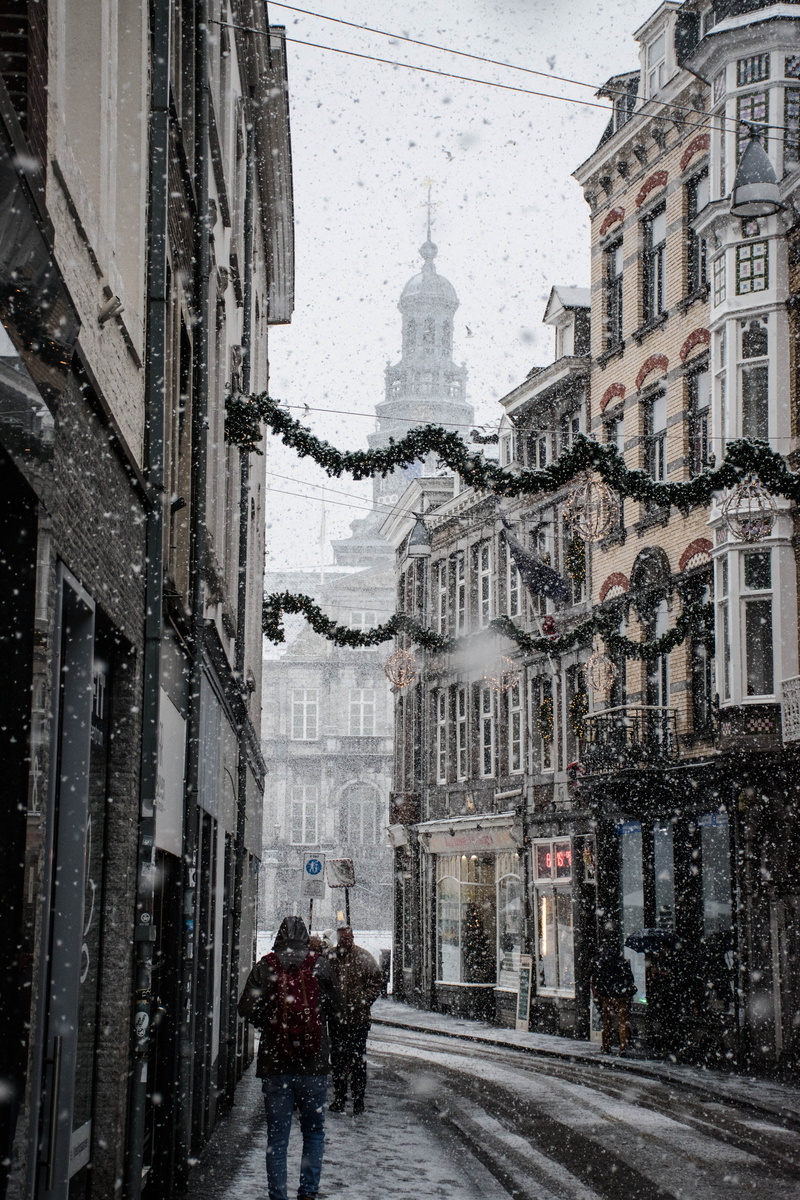 people, cold temperature, warm clothing, women, snowy, weather, street, snowing, couple - relationship, snow, near, built structure, season, winter, architecture