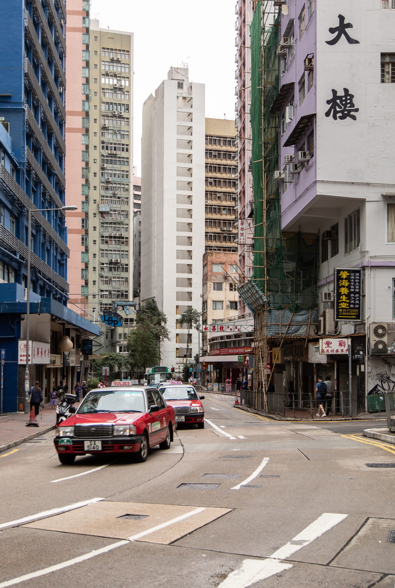 metropolis, transportation, marking, outdoors, sign, city, building, taxi, skyscraper, street, 5K, person, town, motor vehicle, vehicle, city life, road marking