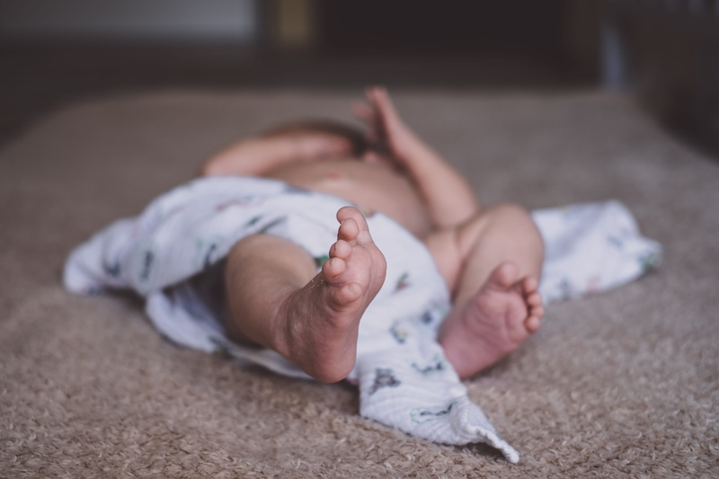 tiny, indoors, body part, young, barefoot, sand, bed, man, innocence, one person, 5K, emotion, blanket, childhood, surface, people, brown, full length