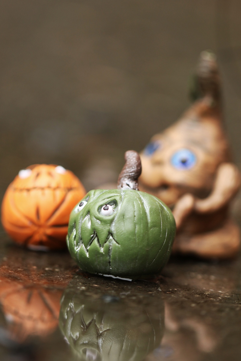 5K, Miniature, indoors, food and drink, small, group of objects, animal representation, reflection, tiny, table, selective focus, Figure, still life, representation