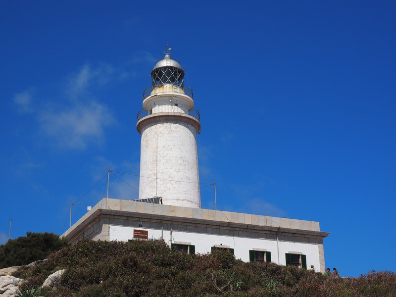 direction, northernmost point, low angle view, security, architecture, meeting of the winds, guidance, day, building exterior, outdoors, tower, safety