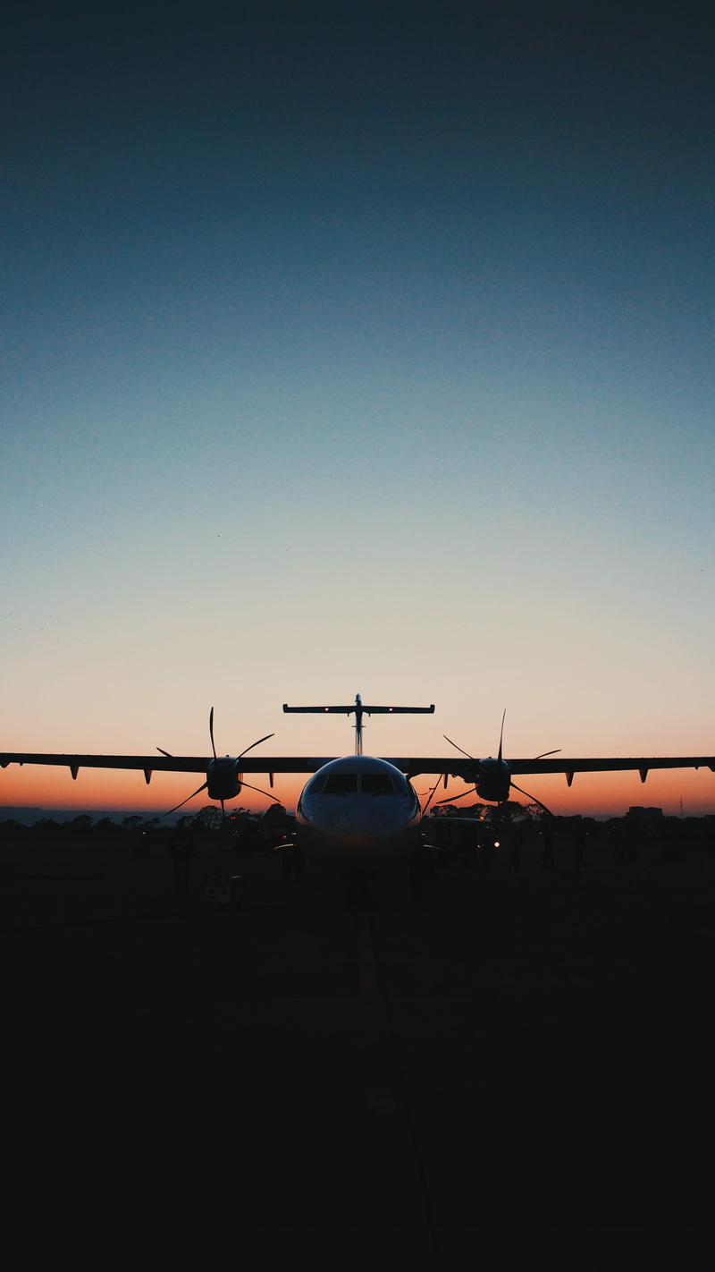 airplane, voar, dusk, transportation, architecture, copy space, city, 5K, no people, sun, urban, mode of transportation, orange color, sunset, public transportation