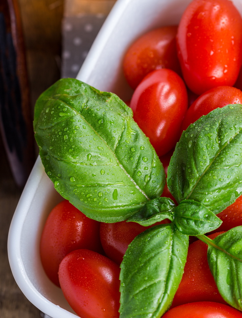 no people, close-up, tomato, wellbeing, drop, tomatoes, small tomatoes, freshness, still life, harvest, leaf, oval, ripe tomatoes, cherry, vegetable, greens