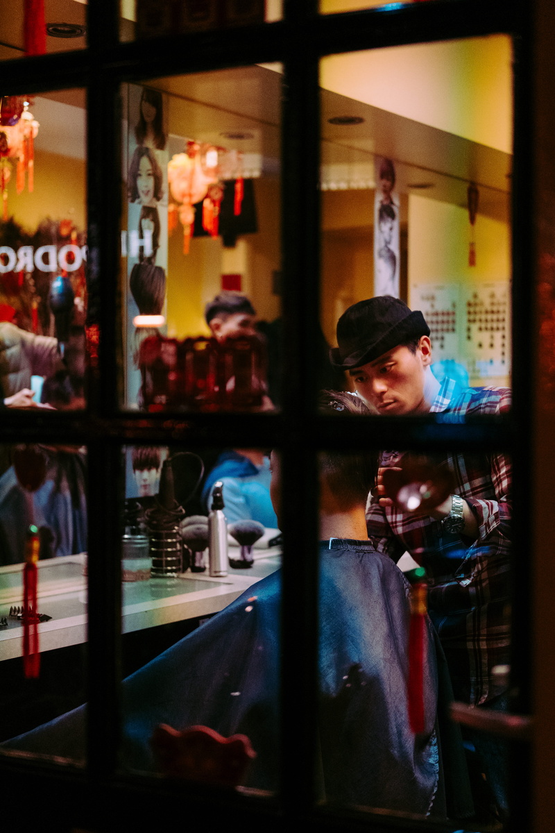 cut, leisure activity, young adult, night, retail, cake, indoors, real people, 5K, apparel, people, room, inside, restaurant, store, retail display, icing