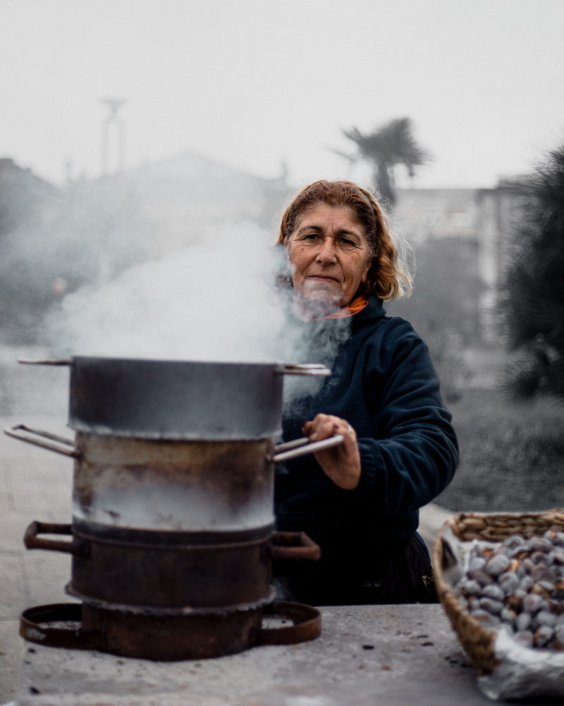 frying pan, nature, hot pot, burning, woman, heat - temperature, overcoat, food, clothing, holding, kitchen utensil, day, apparel, 5K, one person, front