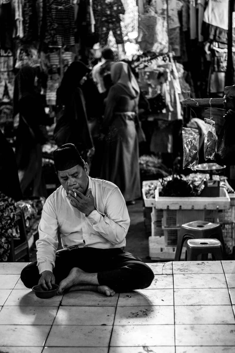 kandangan, black, man, full length, food, one person, incidental people, sit, bazaar, women, lifestyles, real people, apparel, smoke, shop, human, street photography