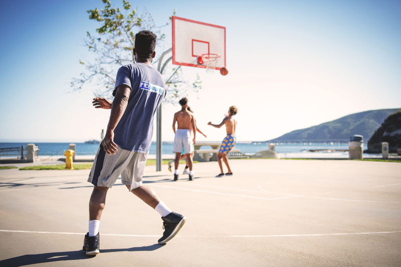 sky, lifestyle, motion, competition, basketball court, ball, sports, basketball player, basketball, playing, full length, basketball - sport, people, leisure