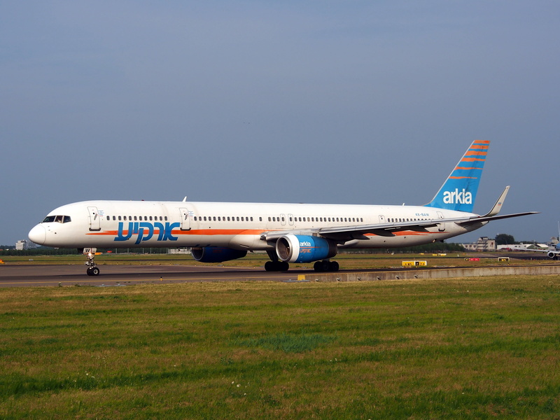 taxiing, journey, business Travel, jet engine, transportation, tourism, nature, flying, airport, grass, air, boeing 757, commercial Airplane, side view