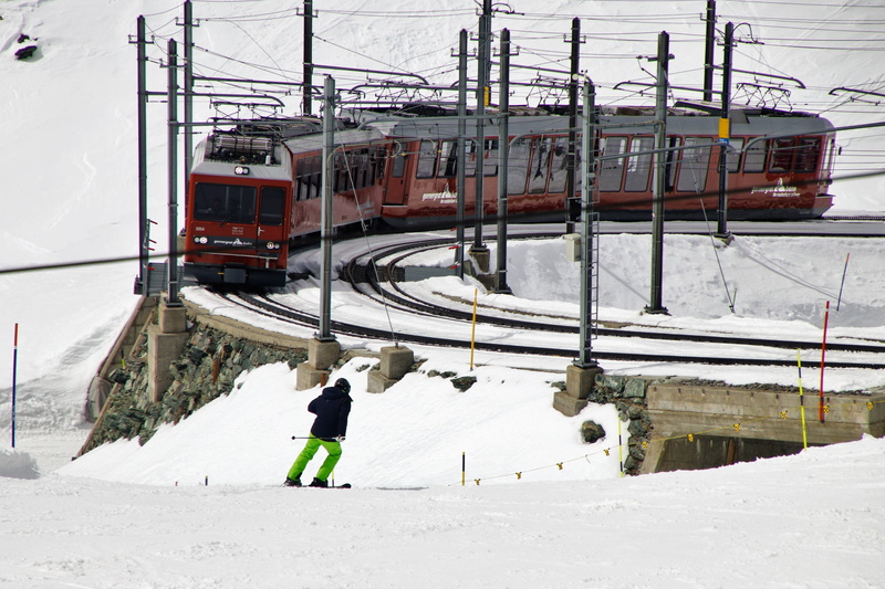 near, ski-wear, the height of the, lifestyles, winter, pull station, landscape, man, alpine, snowy, skiing, cold, zermatt, covering, at the court of, photo