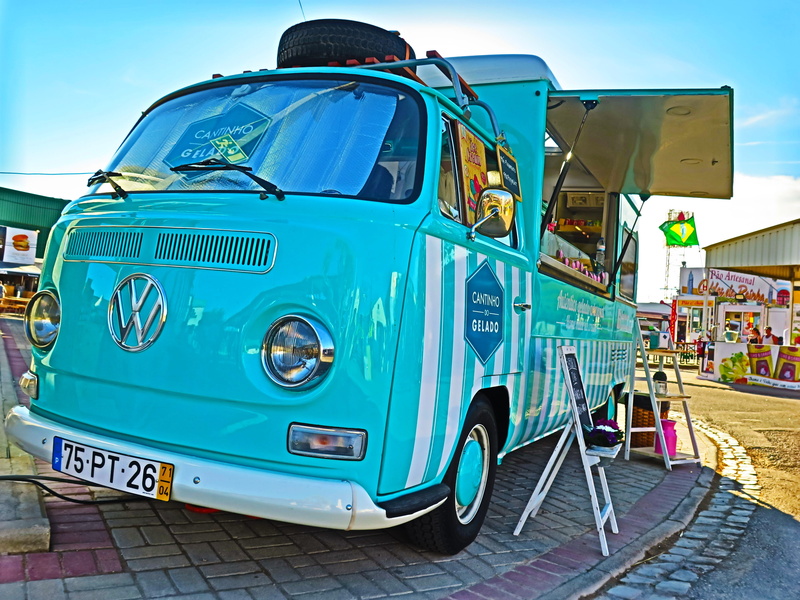 4K, outdoors, vw, retro, communication, day, car, travel, volkswagen, incidental people, street, nature, clear sky, motor vehicle, sky, road, combi, blue