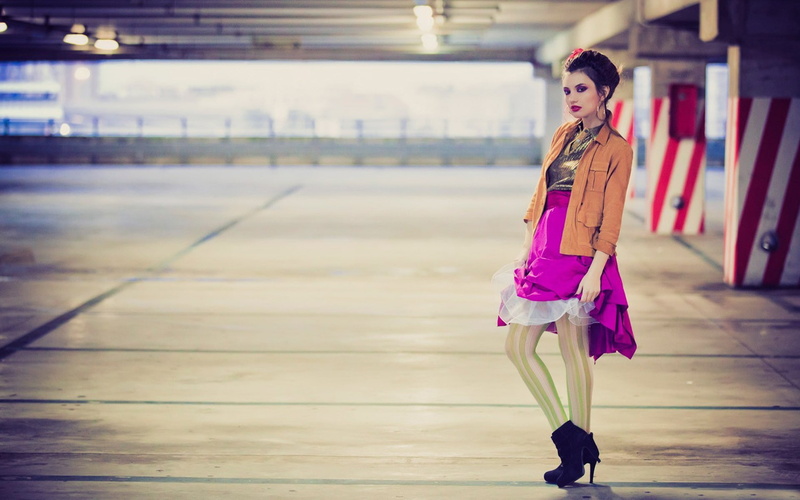 looking at viewer, women, garages, brunette, 1080P