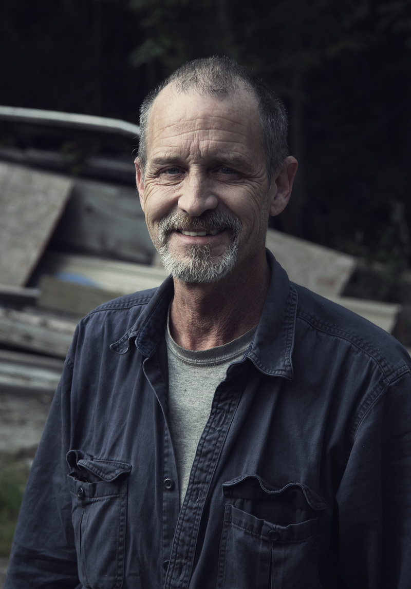 standing, one person, real people, 4K, repairman, mature adult, men, males, lifestyles, clothing, focus on foreground, mechanic, portrait, contemplation