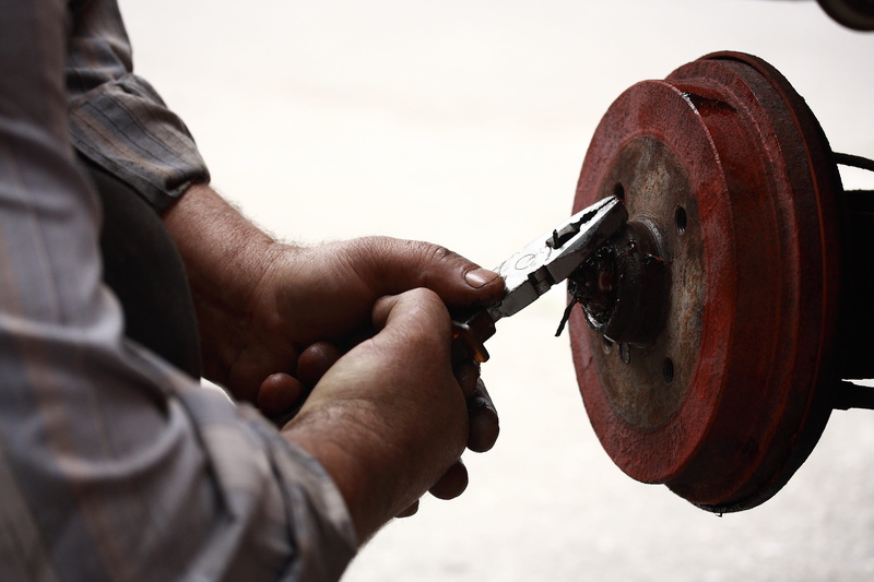 keep, hand, day, arts culture and entertainment, human body part, car, mechanical, steel, balata, artist, adult, maintenance, 4K, close-up, pliers, holding