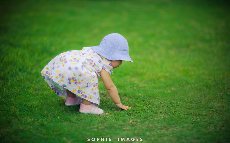 girls, white, one person, 5K, top, land, Beach, real people, Dress, leisure activity, Cute, full length, plant, Waikiki, innocence, floral, Sand, Vacation