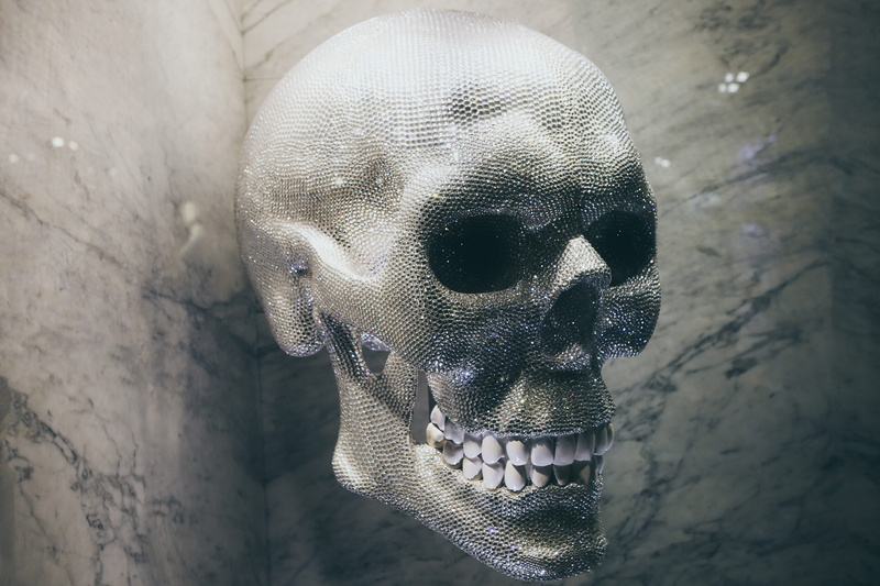 focus on foreground, emotion, human body part, monaco, le métropole shopping center, spooky, diamond, fear, human face, wall - building feature, art, one animal