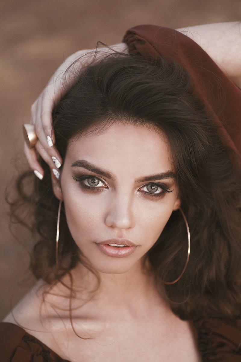 eyeliner, hairstyle, photo, human, woman, young adult, portrait, accessories, apparel, accessory, lip, young women, looking at camera, make-up, adult, hair