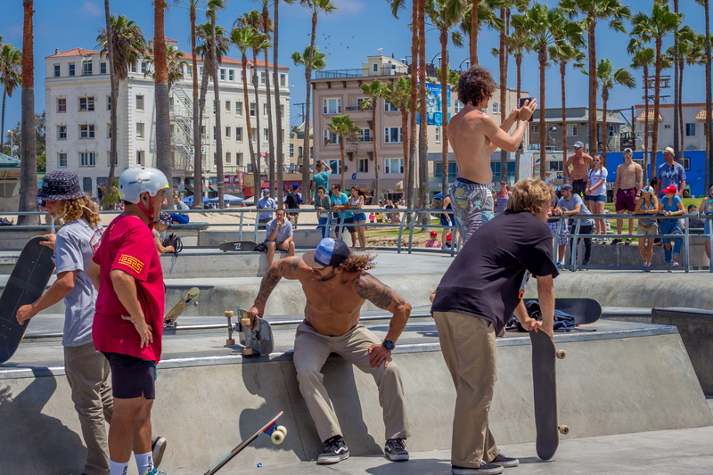 venice beach, la, architecture, tourists, skating, day, large group of people, city life, casual clothing, venice, 5K, color, palm trees, united states