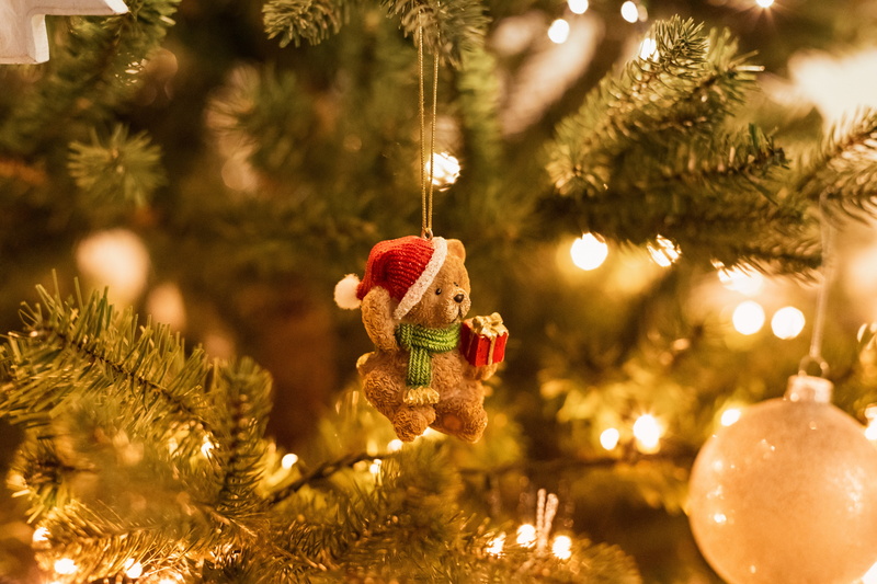 x-mas, illuminated, close-up, christmas ornament, tree, christmas, hanging, plant, bear, 5K, holiday - event, no people, human representation, christmas lights